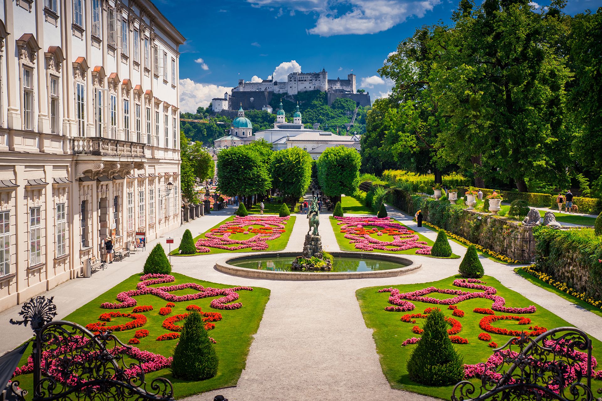 Unsere Region 7 Salzburger Mirabellgarten mit Blick auf die Hohen Salzburg