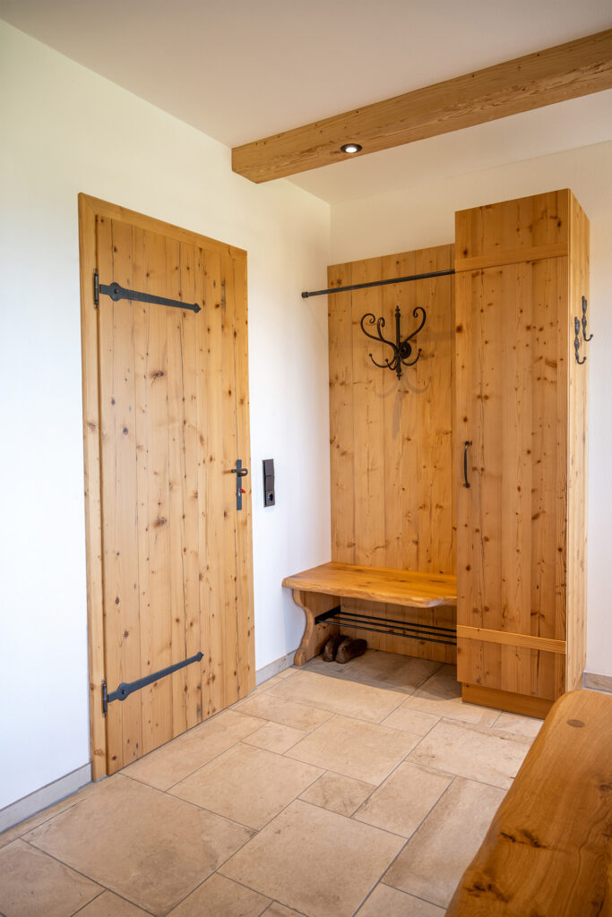 Eingangsbereich mit Garderobe in der Ferienwohnung Bergblick