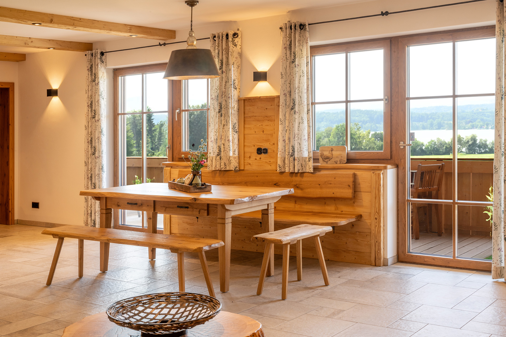 Essbereich-Blick-Waginger-See-Berge-Ferienwohnung-Stadlerhof Essbereich Blick Waginger See Berge Ferienwohnung Stadlerhof