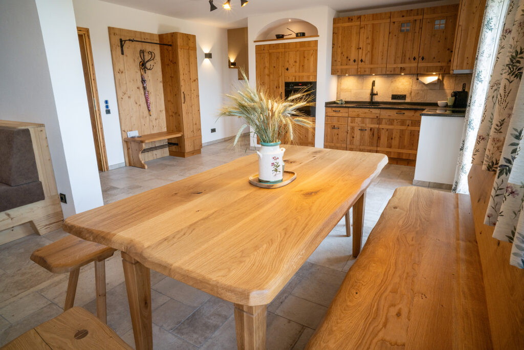 Ferienwohnung im Landhaus-Style gemütlich eingerichtet mit Echt-Holz-Möbel