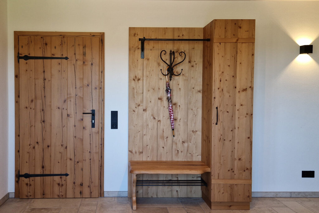 Eingangsbereich und Gardarobe der Ferienwohnung Alpenblick