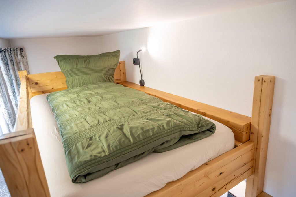 Einzel/Etagenbett für gemütliche Nächte im Urlaub auf dem Bauernhof